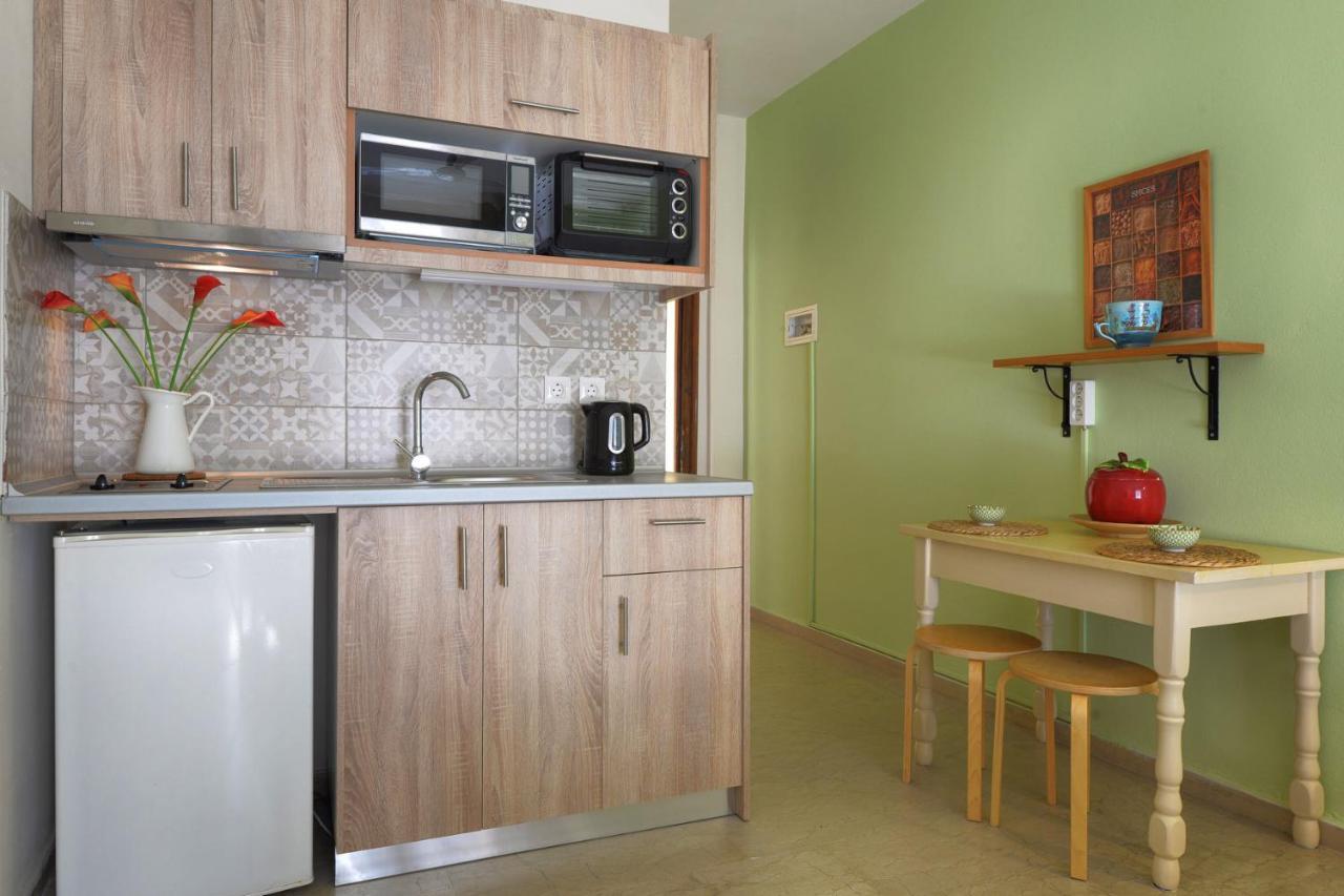 Captain'S Apts Barbati Exterior photo